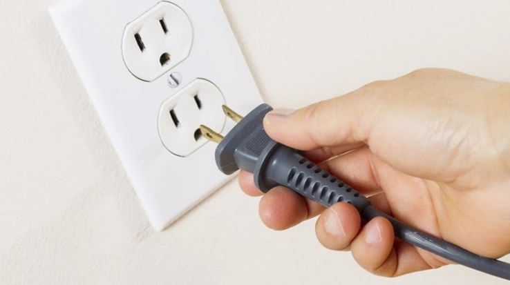 tắt thiết bị điện tử khi sét đánh